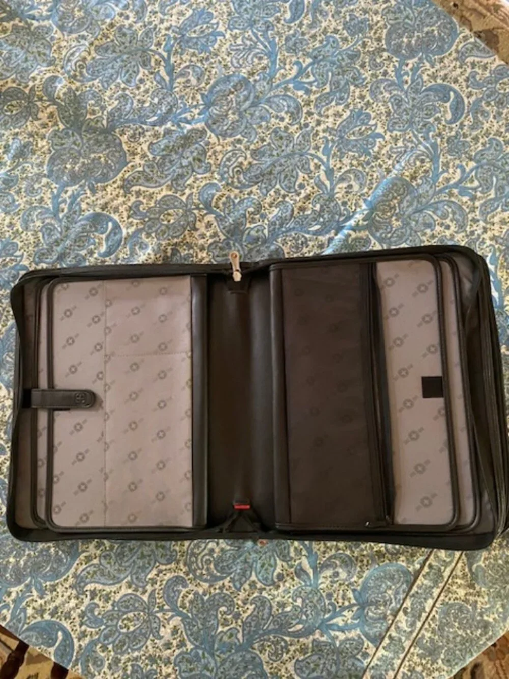 SwissGear Laptop Travel Bag/briefcase Perfect for Work and in VG shape